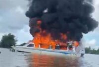Speedboat Sadewa Terbakar di Perairan Kampung Muara Kedang, Kutai Barat