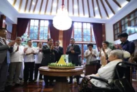 Prabowo Subianto Syukuran dan Potong Tumpeng Usai Naik Pangkat Jadi Jenderal Bintang 4