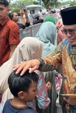 Gubernur Harum Beri 3 THR Lebaran untuk Warga Kaltim: Pemutihan Pajak, Gratis Retribusi UMKM, dan Tiket Wisata
