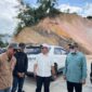 Panitia Khusus (Pansus) LKPJ Wali Kota Samarinda saat melakukan Kunjungan Lapangan ke Tempat Pembuangan Akhir (TPA) Sambutan di jalan Pelita 7 Samarinda