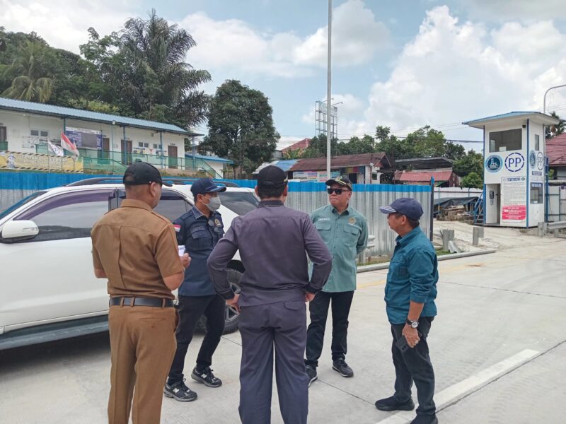 Tinjauan tim Pansus LKPJ DPRD Samarinda di lokasi proyek DPRD Samarinda, Senin 27 April 2026.