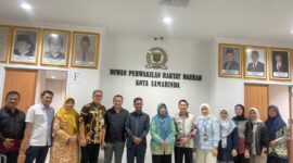  Tim Pansus IV Raperda Penanggulangan TB dan HIV/AIDS DPRD Kota Samarinda bersama Dinas Kesehatan Kota Samarinda.
