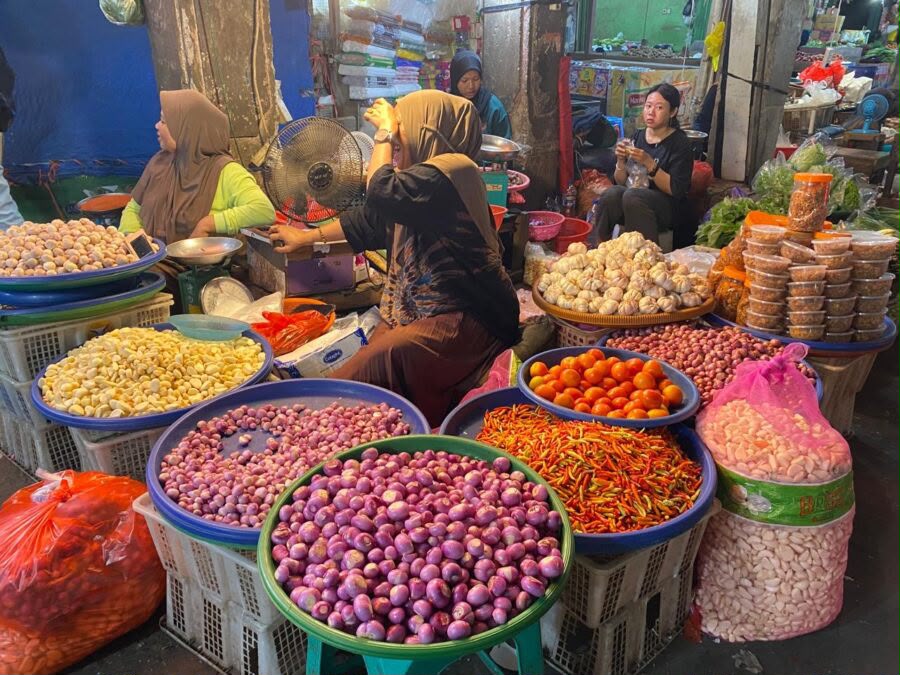 Pedagang di Pasar Segiri Samarinda.