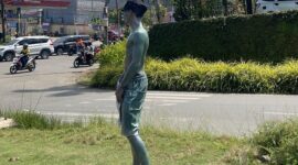 Keberadaan manusia silver yang kembali bermunculan di sejumlah persimpangan jalan Kota Samarinda.
