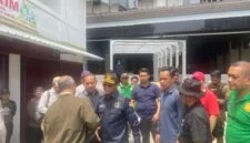 Wakil Ketua II DPRD Samarinda Ahmad Vananzda saat meninjau pembangunan jalan di sekitar Pasar Pagi, Jalan Mas Tumenggung,
